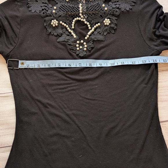 Top Chic pearl and lace embellished black short sleeve party top. Size Large - Picture 6 of 12